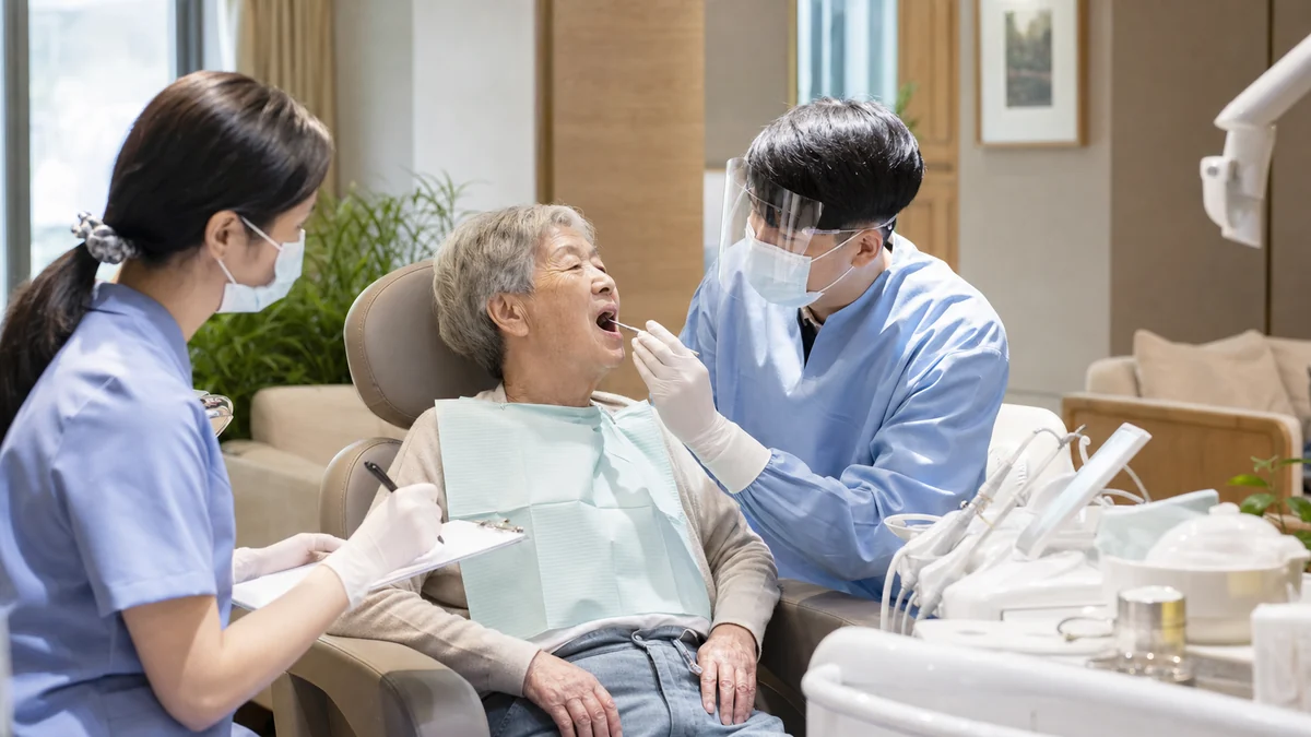 外展長者牙科服務覆蓋院舍與日間中心：假牙、轉介與照顧者訓練要一併安排